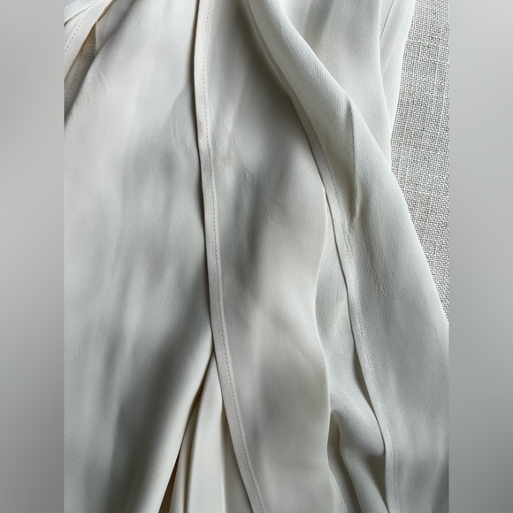 Reformation Twilight Dress in Ivory
White Sleeveless Midi 0 - Picture 11 of 12